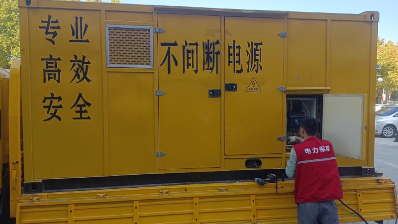 凌云柴油发电机组和UPS电源配合使用时，如何避免切换过程中的电力中断？
